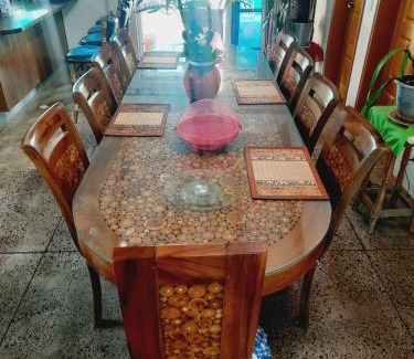 Pacific Harbour Cama Y Desayuno | Orchid Island B&B on the River with Pool & Jetty