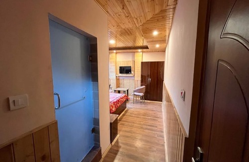 Theog Cabaña | Orchid View Room | w King Sized Bed, Balcony, Food, Parking, Wi-fi