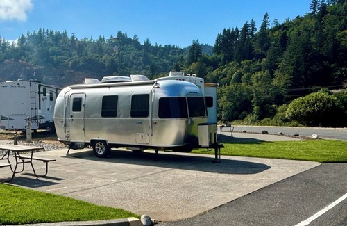 Brookings Casa | Oregon Coast Glamping on the Chetco River