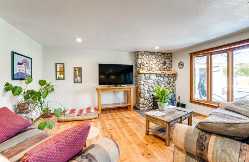 Marcola Casa | Oregon Farmhouse Hideaway on 53 Acres
