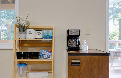 Rosemont Summit Casa | Oregon Jade Lodging: Specious two bedroom, EV charger, green space