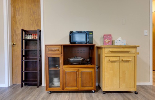 Rosemont Summit Casa | Oregon Jade Lodging: Specious two bedroom, EV charger, green space
