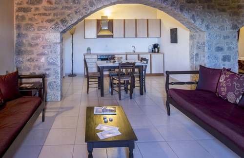 Itilo Apartamento | Orestis - stone built traditional apartment