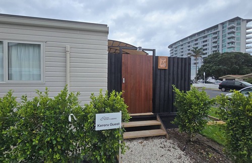 Orewa Cabina | Orewa Kiwi Cabins - Kereru Cabin