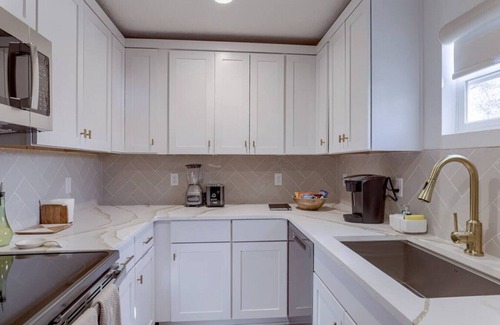 Lincoln Casa | Natural Organic White Modern Getaway