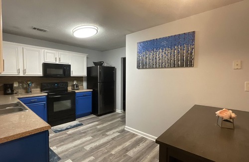 Cliftondale Casa | Original BeeNomadic ATL, Comfy Home Minutes From Airport & Downtown