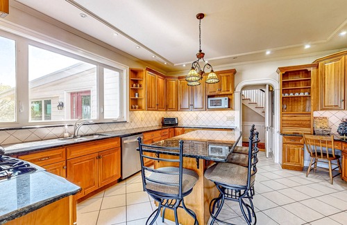 Rotterdam Junction Casa | Original farmhouse with modern upgrades on sustainable working farm