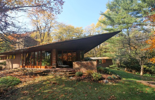 Angell Casa | Original Frank Lloyd Wright Home aislada con Tea House