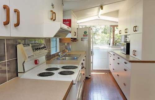 Amity Point Casa | Original house, large gardens in bush setting
