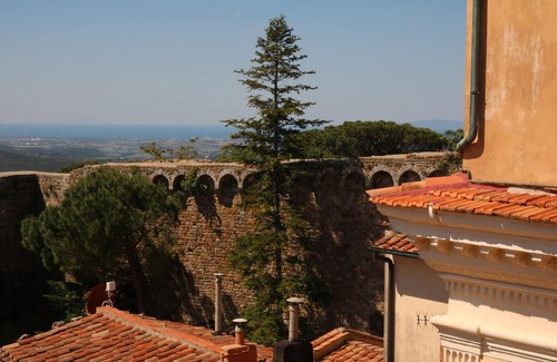 Massa Marittima Apartamento | Azotea con vista al mar: justo en el centro del casco antiguo, en una zona tranquila