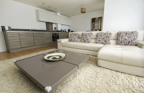 Seafront Cabaña | Orion Marina Sea View Parking by Brighton Holiday Lets