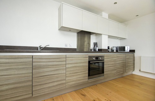 Seafront Cabaña | Orion Marina Sea View Parking by Brighton Holiday Lets