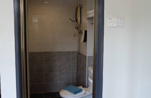 Bandar Puchong Jaya Hotel | Orkid Inn Puchong