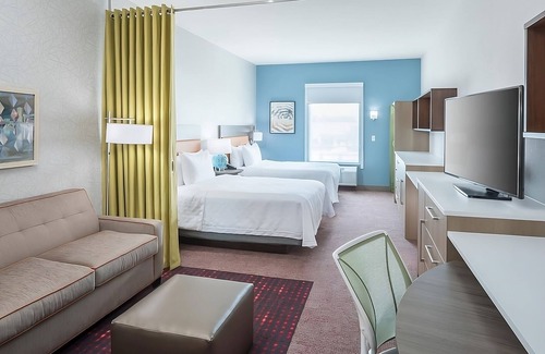 Airport North Hotel | Orlando Airport Hotel Suite | Free Breakfast + Shuttle Service | 3 Units