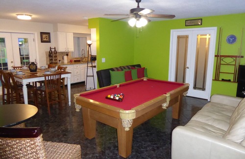 Altamonte Springs Casa | Área de Orlando 4BR / 2BA Hogar con jacuzzi y nueva piscina comunitaria Disney Universal Daytona