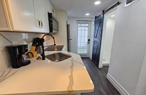 Lawsona - Fern Creek Casa | Orlando Tiny Home near KIA center w Free Parking