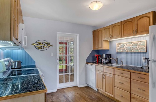 Seaside Homes Cabaña | Ormond Beach Cozy Cottage