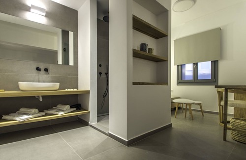 Kini Casa | Oro Suites