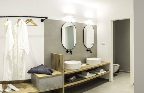 Kini Casa | Oro Suites