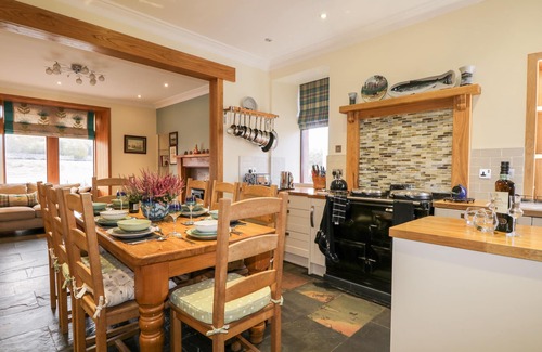 Marybank Cabaña | ORRINSIDE, pet friendly, luxury holiday cottage in Muir Of Ord