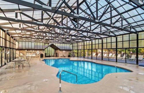 Sevierville Chalet De Esquí | Orso's Cabin~ Views~Location~Theater~Game Room~Hot Tub~5 KING beds