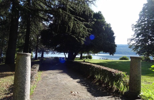 Lagna Villa | Encantadora Villa con parque secular frente al lago. Canoas gratis, bicicletas, barbacoa ...