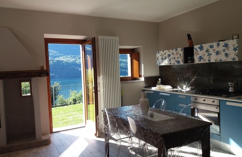 Crabbia Casa | LAGO DE ORTA - TODA LA CASA- VISTA AL LAGO CON JARDÍN Y PLAYA