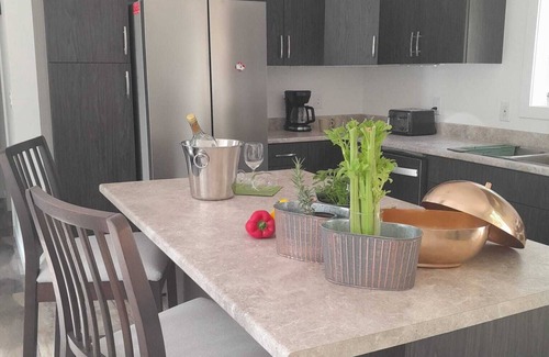Clare Casa | Ortus Solis Lovingly furnished vacation home on Wentworthlake