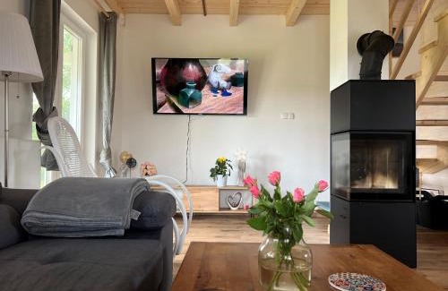 Lubawka Casa | Osada Aurora Całoroczne domki z jacuzzi z widokiem na jezioro i góry