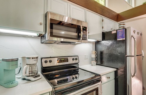 Osage Beach Cabaña | Osage Beach Home w/ Private Hot Tub: Near Lake!