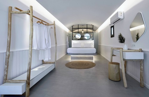 Agios Georgios Hotel | Oscar Beachfront Suites-Adults Only