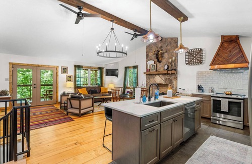 Wiley Cabina | Oscar's Hideout - Relax and Enjoy the Mountain Life