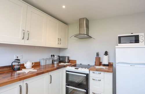 Brynsiencyn Cabaña | OSCAR'S PAD, pet friendly, with open fire in Brynsiencyn
