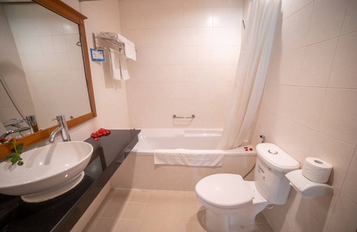 Nguyen Hue Walking Street Hotel | Oscar Saigon Hotel