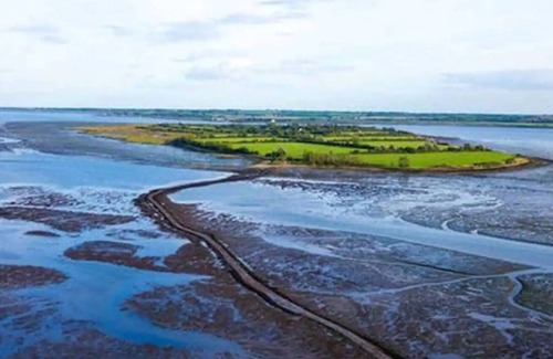 Maldon Cabaña | Osea Island Enchanting Cottage