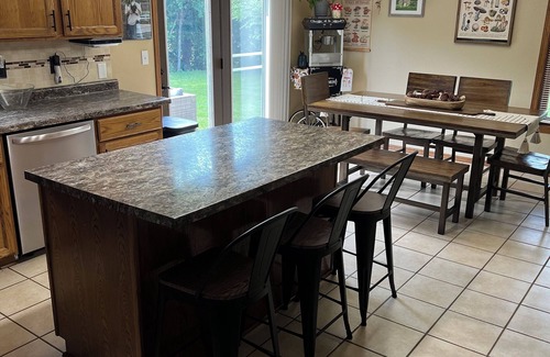 Oshkosh Casa | Oshkosh EAA rental house. 5 minutes from the airport!