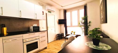 Almenara Apartamento | Oshun Plaza Castilla