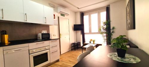 Almenara Apartamento | Oshun Plaza Castilla