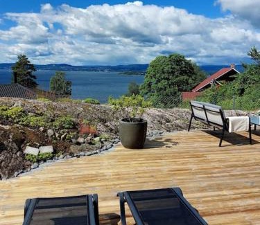 Nesoddtangen Casa | Oslo Fjord views with your own private beach hut at Flaskebekk