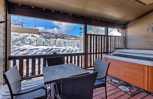 Bear Hollow Village Casa | Oslo Style by Olympic Park