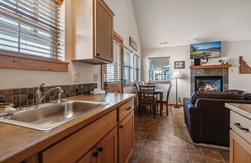 Dover Bay Casa | Osprey Catch - Lakefront Beach Bungalow