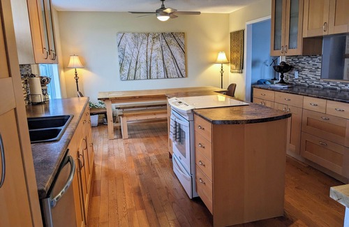 Rideau Lakes Cabaña | Osprey Nest Lakefront -sleeps 12, close to village
