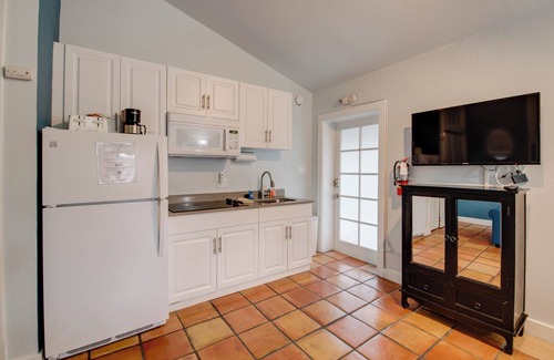 Uptown - Upper Duval Cabaña | Osprey Suite | Charming Hideaway, Hot Tubs, Close to Duval!
