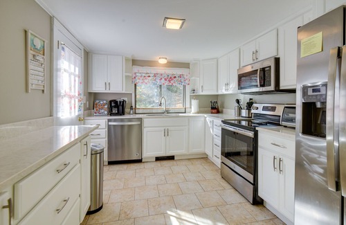 Freedom Cabina | Ossipee Lake Retreat ~ 7 Mi to King Pine Ski Area!