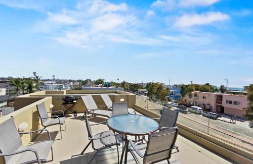 Mission Beach Casa | Ostend Escape - Multiple Patios, Large Rooftop, Water Views, Garage & Fast Wifi