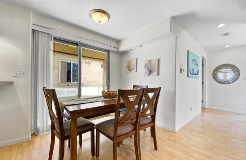 Mission Beach Casa | Ostend Escape - Multiple Patios, Large Rooftop, Water Views, Garage & Fast Wifi