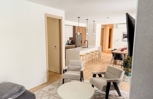 Versant Soleil Condominio | Ostrya Luxury Condo – Steps from the Slopes!
