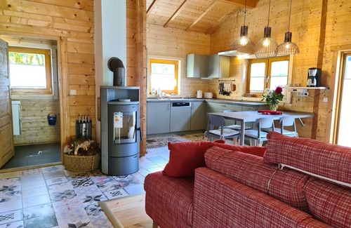 Kroepelin Apartamento | Ostsee-Land-Ferienhaus - 3-room vacation home Jennie with terrace and fireplace