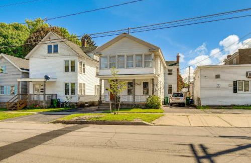 Oswego Apartamento | Oswego Apartment, Walk to Lake Ontario and Parks!