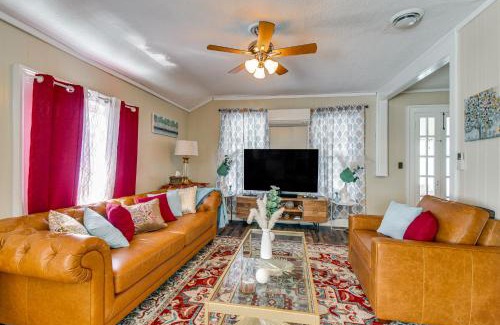 Oswego Apartamento | Oswego Apartment, Walk to Lake Ontario and Parks!